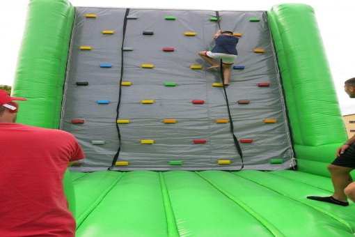 noleggio-gonfiabili-arrampicata-03