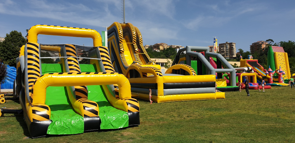 Castelli e playground gonfiabili a Napoli
